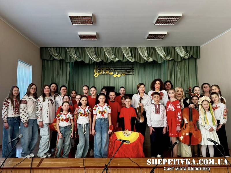 «Вогонь незгаслий Кобзаревого слова»: у шепетівській музичній школі відбувся тематичний концерт