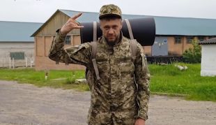 "Остання крапля була, коли вбили мого друга": як шепетівський музикант потрапив до війська