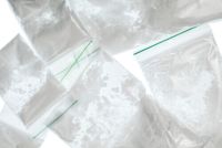 Мешканець Хмельниччини розсилав «білу смерть» поштою