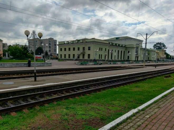 Після масового обурення шепетівчан відновлюють зупинку поїзда «Ковель — Київ»