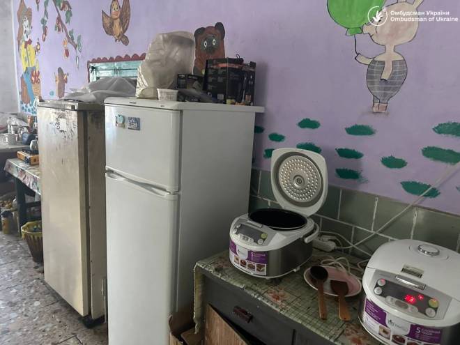 Пліснява та відсутність дров: у селі Залужжя перевіряли як живуть переселенці