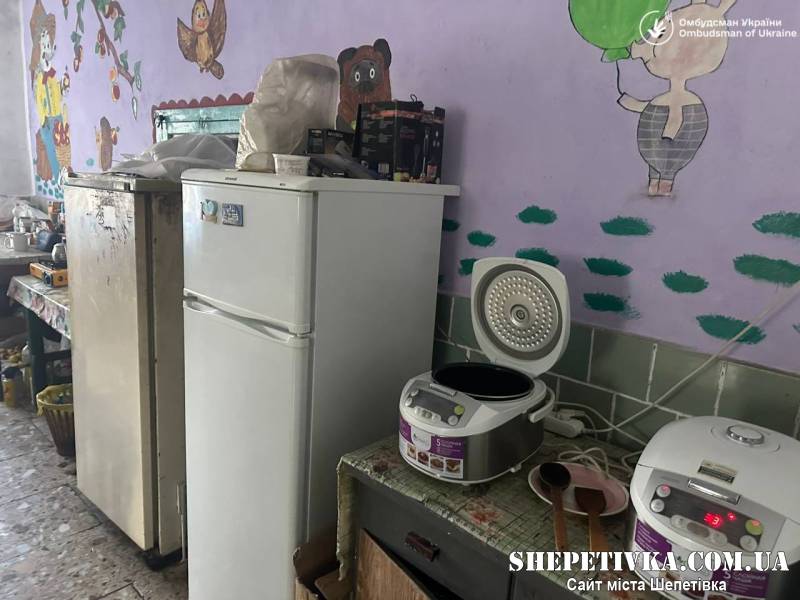 Пліснява та відсутність дров: у селі Залужжя перевіряли як живуть переселенці