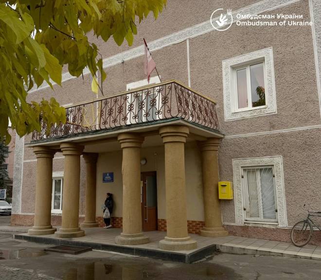 Ізяславська міська рада створила Раду безбар'єрності, але її адмінбудівлі та сайт недоступні для людей з інвалідністю