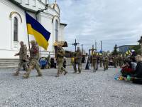 Полонне на колінах: громада провела у засвіти 26-річного захисника Богдана Кольцова