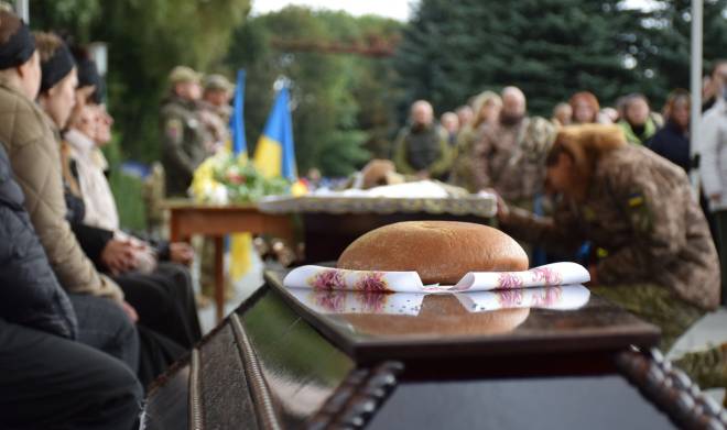 Захищав Батьківщину навіть після полону: Шепетівка провела у засвіти Олега Савчука
