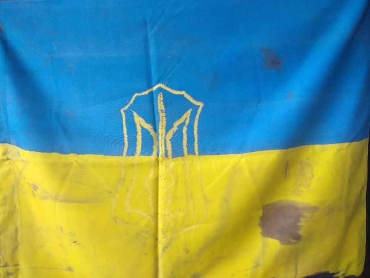 Український прапор, захоплений в березні 1944 року загоном ім. Берії партизанського з'єднання в бою із загоном УПА за село В. Мощаниця (Рівненщина). Прапор належав Здолбунівському куріню УПА (Ясен) військової округи "Богун".