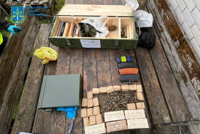 12 гранат, понад 1700 патронів та 4 магазини до зброї: що загрожує власнику