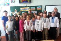 У шепетівській гімназії №3 відбулася зворушлива зустріч із воїном-вчителем Василем Шекерою