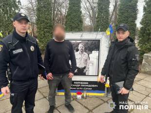 32-річний чоловік намалював свастику на фото загиблого захисника: як він це пояснив