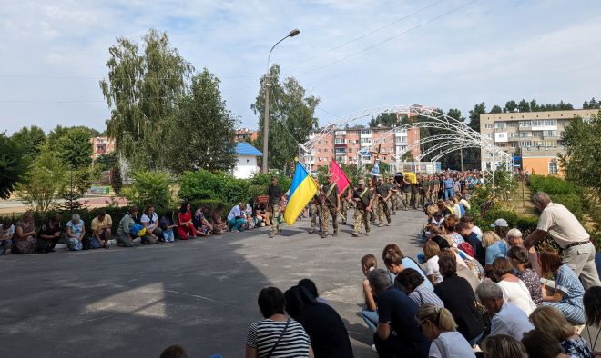 Славутська громада зустріла та провела у вічність зенітника Сергія Семенюка