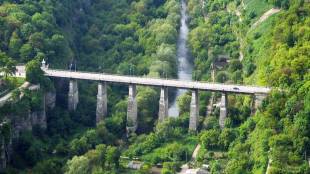 Перед стрибком викинув з мосту камуфляжний рюкзак: подробиці самогубства на Хмельниччині