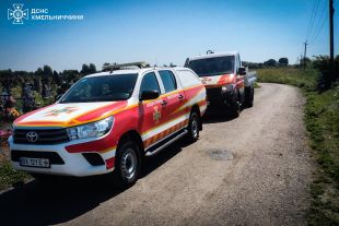 На шепетівському кладовищі містяни виявили 22 ручних гранати (відео знищення)