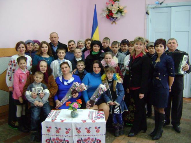 Трьом жителькам Шепетівщини вручили посвідчення «Мати-героїня»