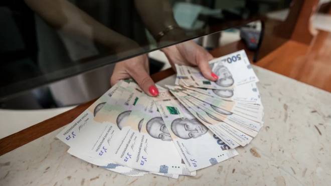 Нетішинець вкрав гроші та оформив онлайн-кредити на матір знайомого