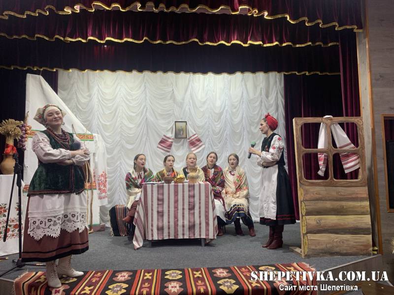 Андріївські вечорниці у Шепетівці: молодь відтворювала народні традиції