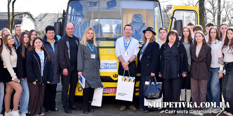 Шепетівська громада отримала новий шкільний автобус з інклюзивним обладнанням