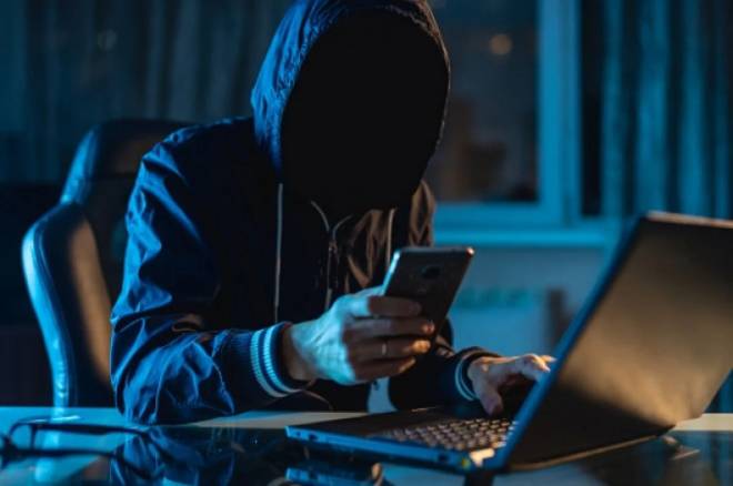 Псевдобанкіри виманили у двох жителів Шепетівщини понад 70 тисяч гривень