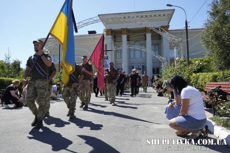 У Славуті попрощалися із загиблим на Курщині головним сержантом Володимиром Коваленком
