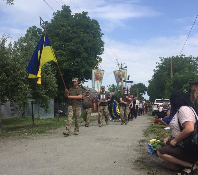 На Шепетівщині у засвіти провели захисника неба Олійника Олега