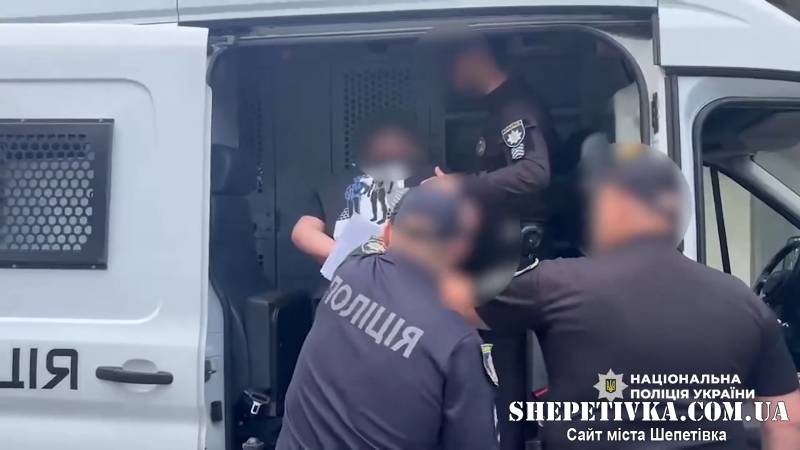Торгував арсеналом із фронту: затримали експравоохоронця за незаконний збут зброї