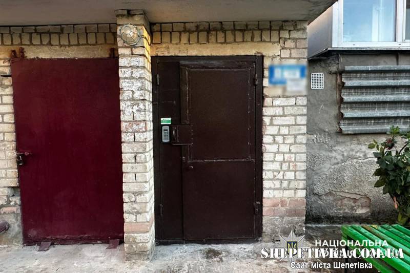 У Шепетівці 24-річний молодик викрав із квартири $5000 та золоті прикраси