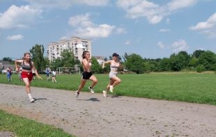 Юні легкоатлети змагались з нагоди Міжнародного олімпійського дня
