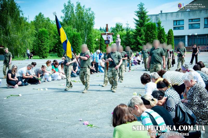Два роки болісної невідомості: на Шепетівщині прощались із 30-річним воїном Олексієм Ніколайчуком