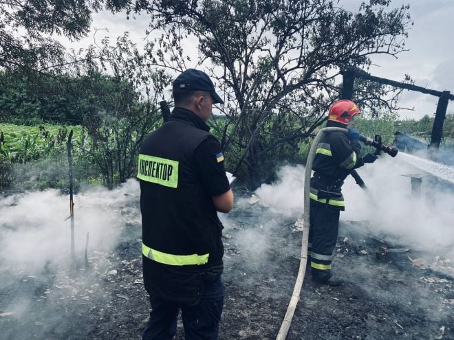 На Шепетівщині через необережність з вогнем вщент вигоріла господарча споруда