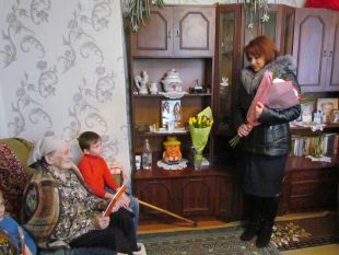 Шепетівчанку привітали з 90-річним ювілеєм