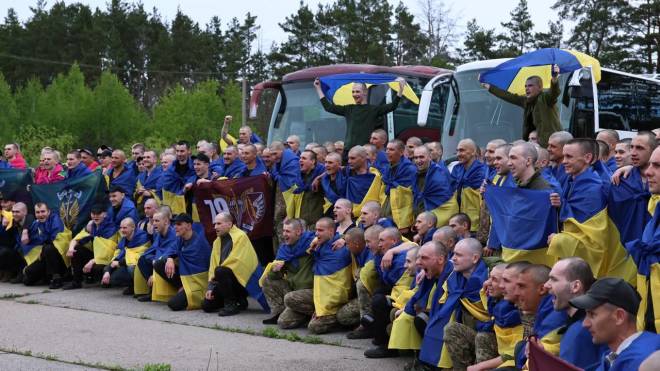 Після російського полону додому повертається захисник з Шепетівщини