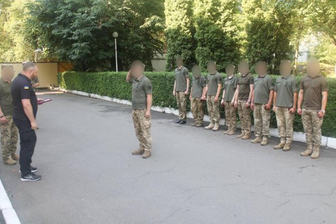 Дев’ять військовослужбовців з Хмельниччини отримали державні нагороди
