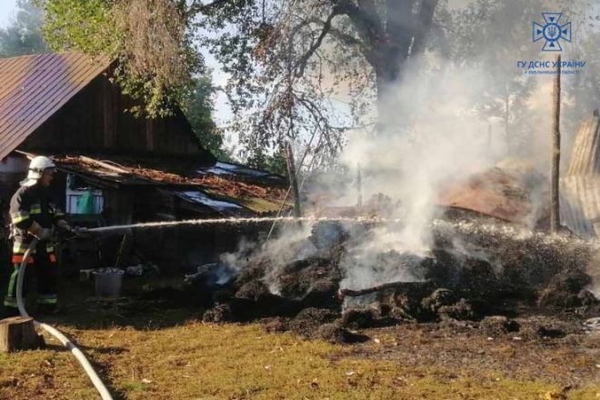 У Новому Селі на Шепетівщині згоріло 8 тонн соломи