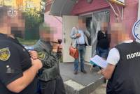 У салоні краси чоловіків робили «виїзними» за кордон