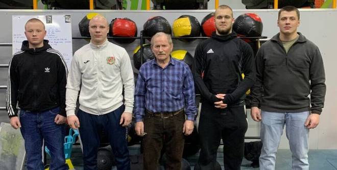 До 80-річного ювілею тренера шепетівські важкоатлети здобули дві золоті нагороди обласних змагань