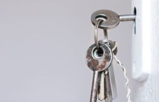 На Шепетівщині неповнолітній обікрав сейф приймальниці брухту