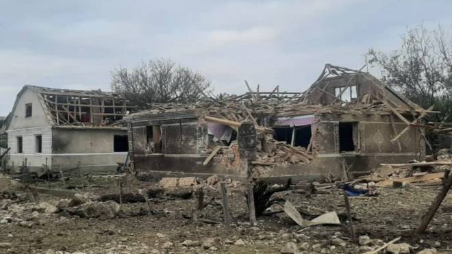 Зруйновані будинки унаслідок обстрілу Хмельниччини