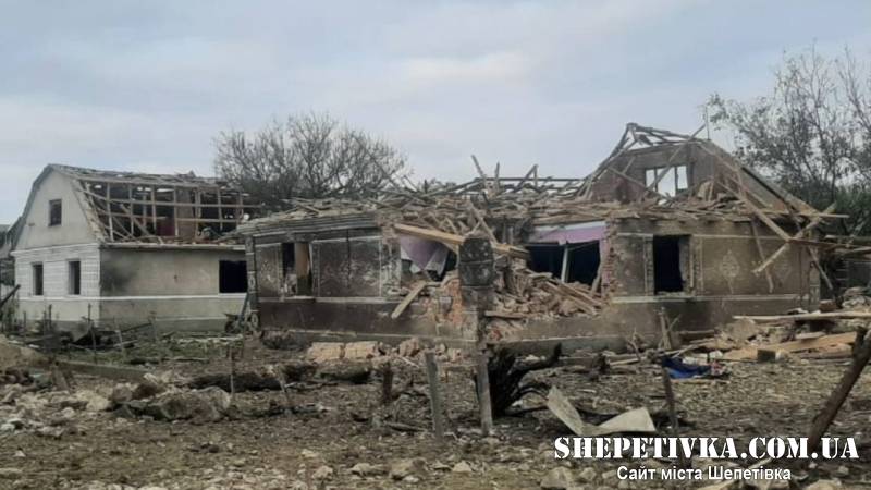 Зруйновані будинки унаслідок обстрілу Хмельниччини