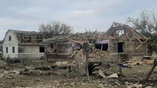 Зруйновані будинки унаслідок обстрілу Хмельниччини