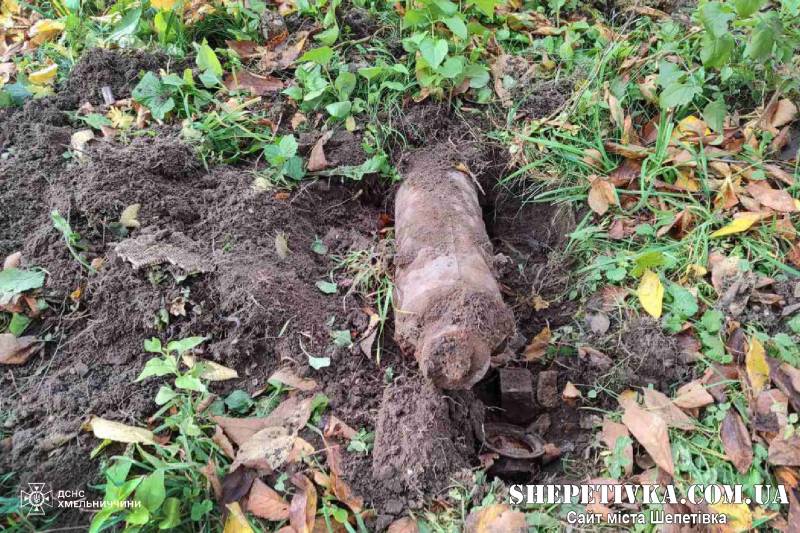 На Шепетівщині виявили ще одну авіабомбу