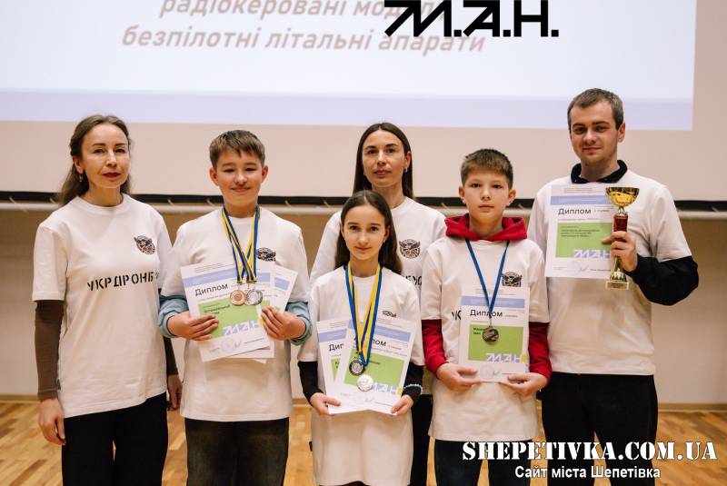 Шепетівчани здобули 2 місце на всеукраїнських змаганнях юних операторів БпЛА