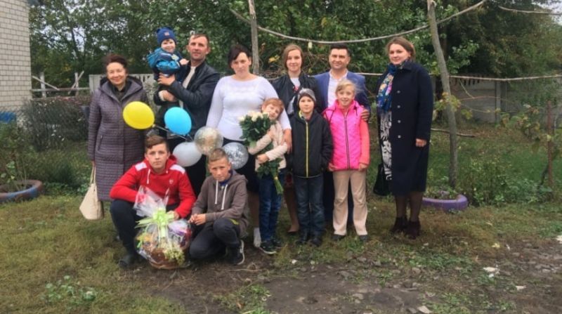 Чиновники відвідали новостворену прийомну сім’ю на Шепетівщині