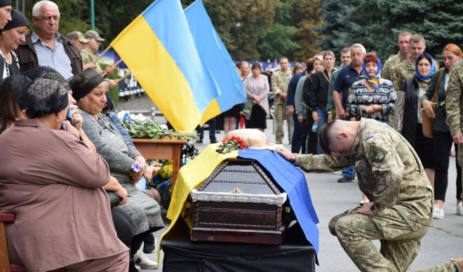 У Шепетівці прощалися із люблячим сином та дбайливим батьком, старшим солдатом Андрієм Аляутдіновим