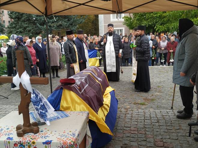 Ізяславська громада провела в останню путь 27-річного оператора безпілотників Назара Колесника