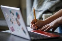 Славутчанка сплатить більше 2000 грн за невідвідування сином дистанційних занять