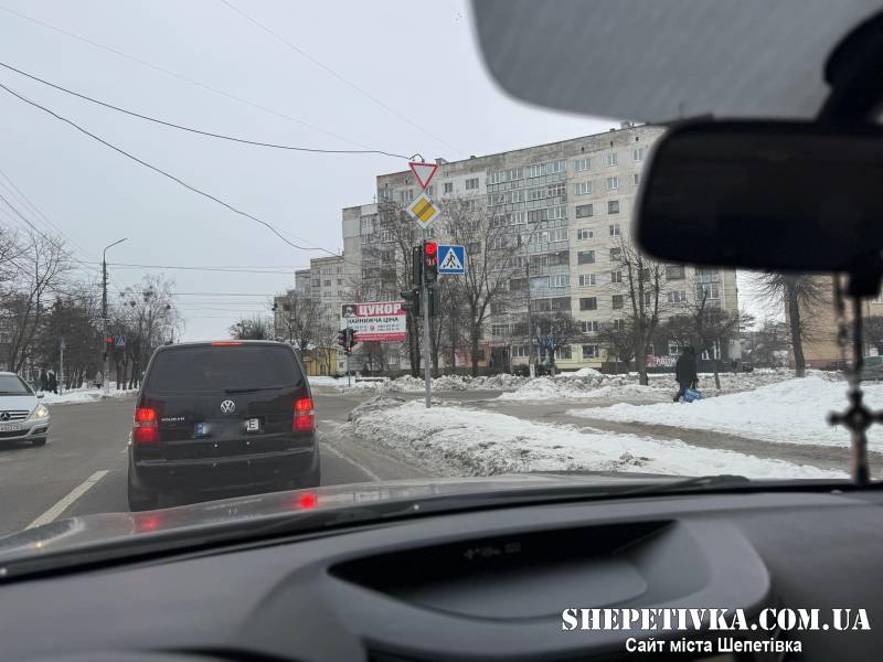 Світлофор на вулиці Соборності отримав «теплу шафу» та енергонезалежність