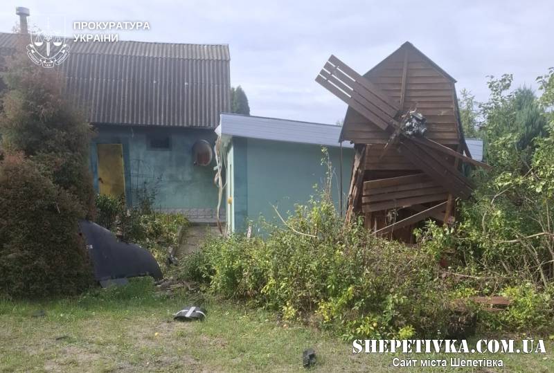 У Шепетівському районі внаслідок падіння БпЛА пошкоджено будинок: розпочато розслідування
