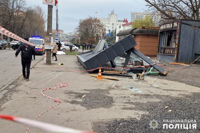 Троє людей загинуло: поліцейські затримали нетверезого водія, який в’їхав у зупинку громадського транспорту