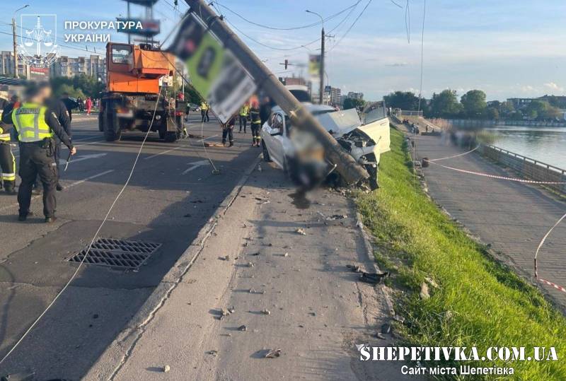20-річний водій на BMW X4 вилетів на тротуар і вбив двох пішоходів: йому оголошено підозру (відео)