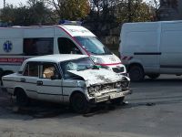 Легкове авто налетіло на вантажівку