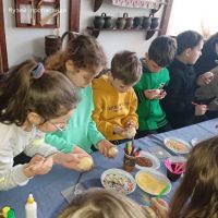 У Шепетівці школярів вчили виготовленню писанки-зернівки